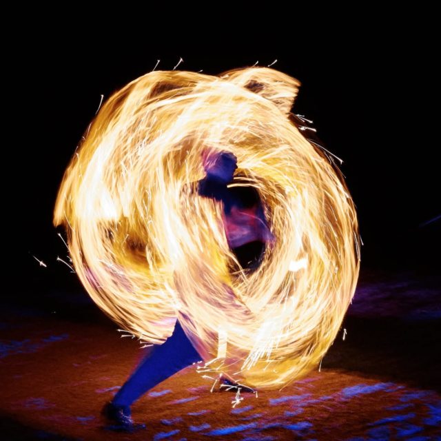 La magie du feu, capturée en une seule pose.
Firepainting, une autre manière de révéler l’art du jonglage de feu 🔥
Je crée des spectacles sur mesure pour vos événements en Suisse : mariages, festivals, soirées privées ou d’entreprise...Faites briller votre soirée avec une performance unique.#jongleurdefeu #spectaclesuisse #showsuisse #feusuisse #animationsuisse #commitéentreprise