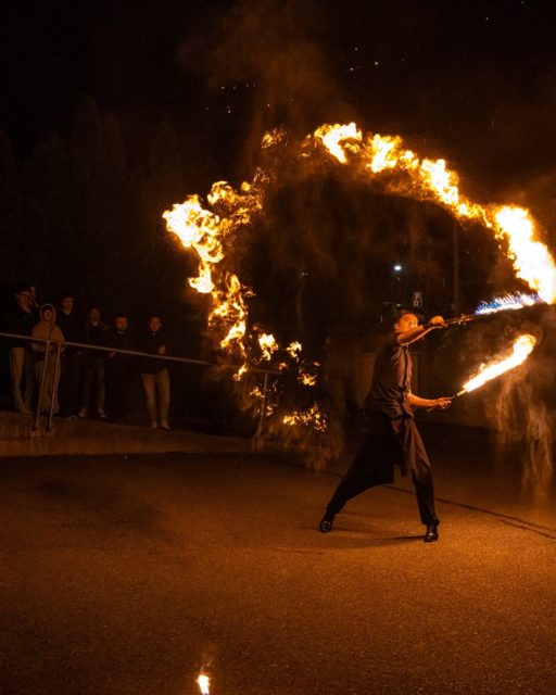 Des performances de feu spectaculaires pour vos événements ! 🔥
.
.
.
.
.
.
.
#fireshow #flowarts #flowtoys #spectacledefeu #pyrotchnie #pyro #janhimself #ilovemyjob #swissartist #swissevent  #event #swisswedding