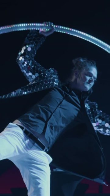 La roue Cyr LED — entre élégance et intensité.Mariages, événements corporate, galas ou performances urbaines — chaque show s’adapte au lieu et à l’ambiance.Une expérience visuelle immersive qui capte l’attention… et la garde.#CyrWheel #LEDPerformance #EventEntertainment #liveperformances
#corporate